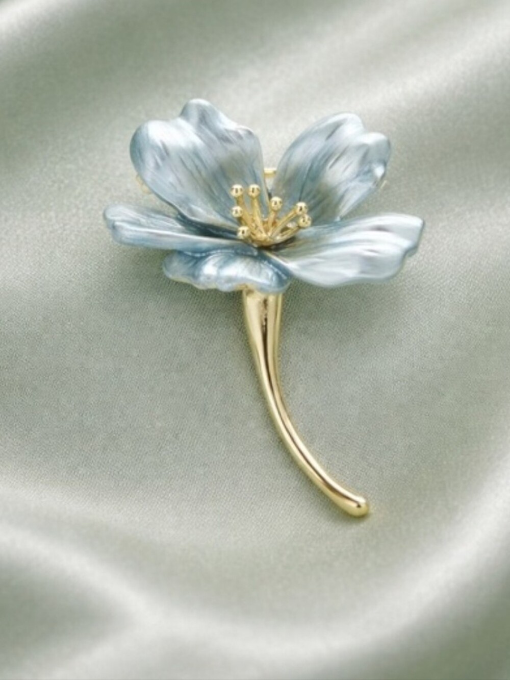 🌹NWT Blue Magnolia Bloom Brooch Gold Floral Statement Pin